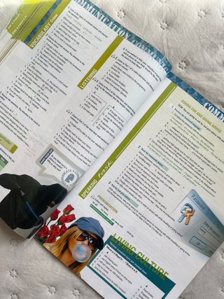 Living English 2 Bachillerato. Student's book
