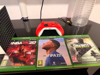 Xbox Series X Blanca + Mando y Juegos
