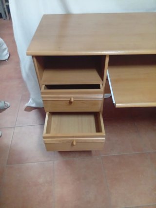 Escritorio mesa ordenador madera tono roble