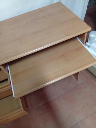 Escritorio mesa ordenador madera tono roble