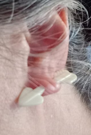 Pendientes vintage flecha beige 80s