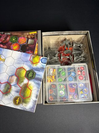 Contra The Board Game. Versión con miniaturas.