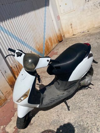 Piaggio Zip SP Blanca y Negra de Aire
