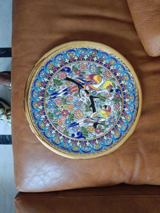 Plato de cerámica decorado pintado  a mano