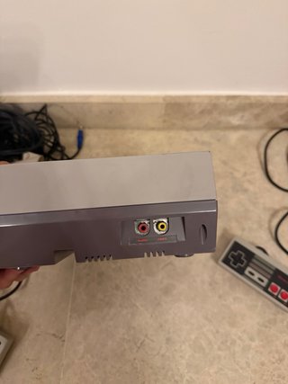 Nintendo NES con mandos y pistola
