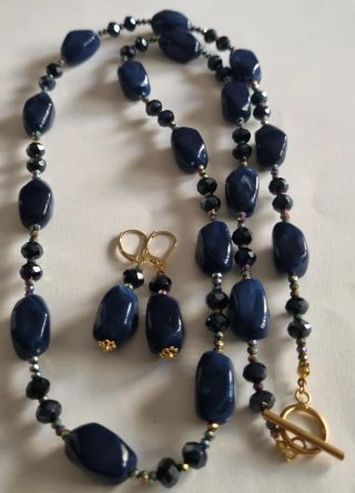Collar largo y pendientes hecho a mano