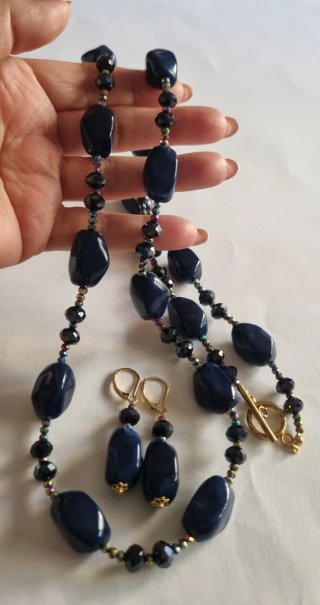 Collar largo y pendientes hecho a mano