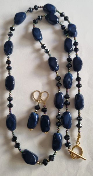 Collar largo y pendientes hecho a mano