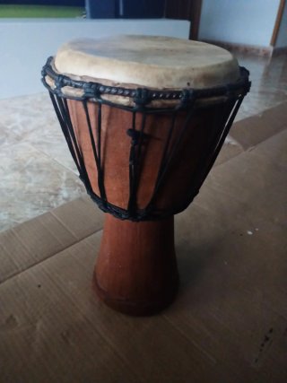 Jembe africano de madera