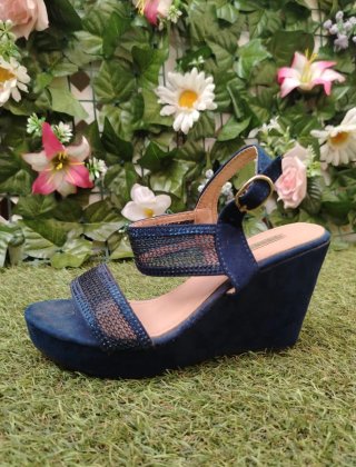 Sandalias cuña azules con pedrería