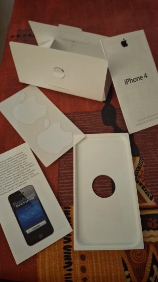iPhone 4 Blanco + Caja + Base Carga