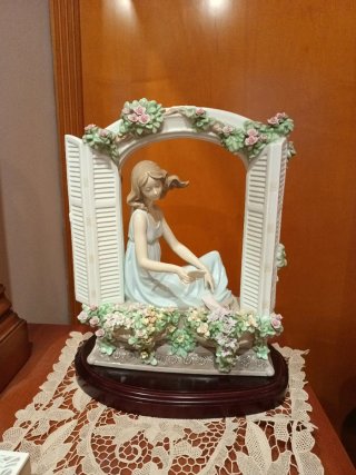 Figura Lladro Ventana al jardín