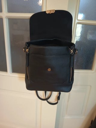 Mochila negra dos texturas