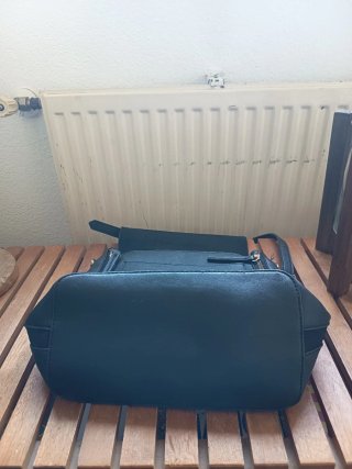 Mochila negra dos texturas