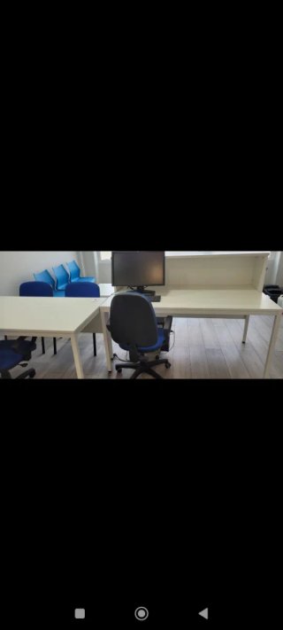 Mobiliario de oficina blanco y azul