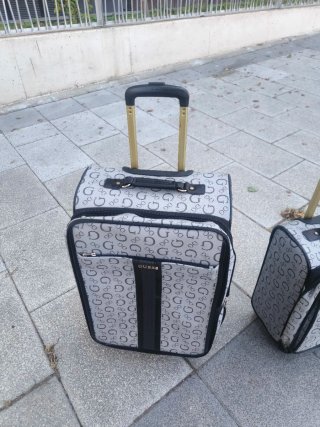 Juego de maletas Guess