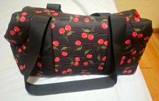 Transportín para perro con estampado de cerezas