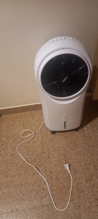 Enfriador con depósito de agua