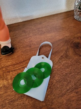 Muñeca Micaela de Jesmar con bolso y discos.
