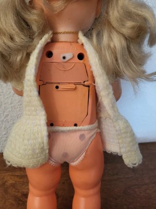 Muñeca Micaela de Jesmar con bolso y discos.