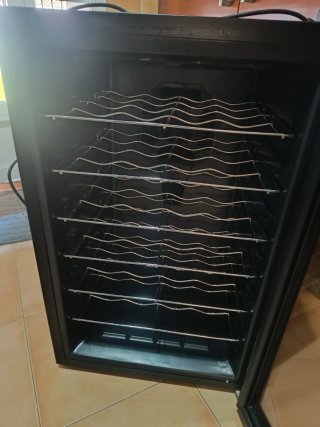 Vinoteca ASTRO CW-70AD 70L