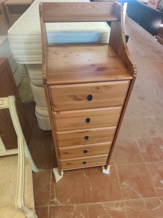 Conjunto de muebles y mesitas de noche