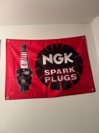 Bandera NGK Spark Plugs