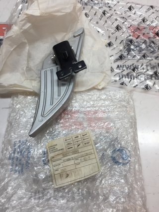 REPOSAPIES DCHO ORIGINAL PIAGGIO MEDLEY 125 16-18