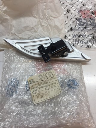 REPOSAPIES DCHO ORIGINAL PIAGGIO MEDLEY 125 16-18