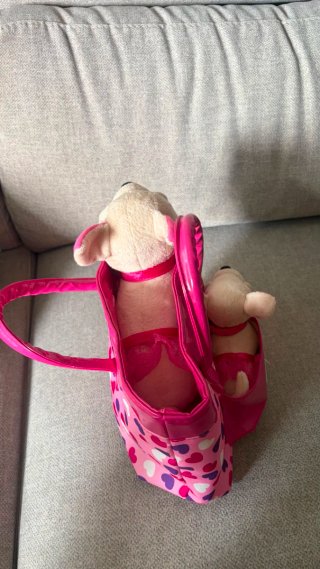 Peluche Perrita Chichi LOVE con bebé y transportín