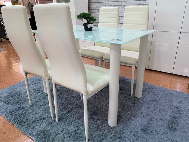 Mesa cristal templado + 4 sillas