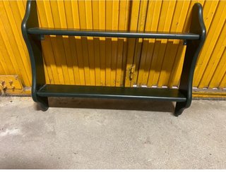 Estantería de madera maciza  pintada a mano
