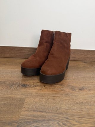 Botines marrones con tacón y plataforma