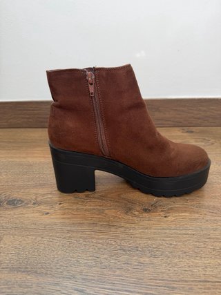 Botines marrones con tacón y plataforma