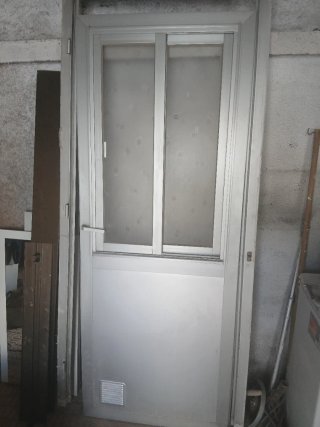 Puerta de aluminio con cristal