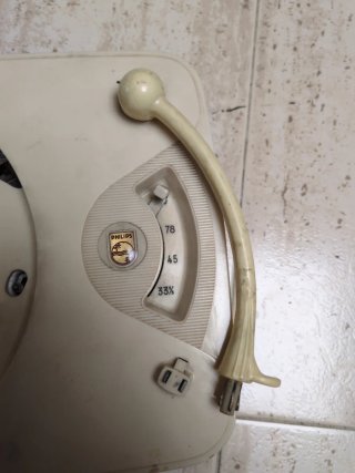 Giradiscos Philips AG-2140/8