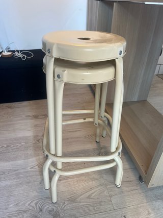 Taburetes metálicos beige 65cm