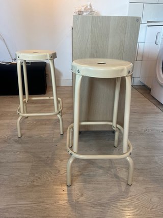 Taburetes metálicos beige 65cm