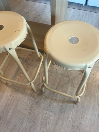 Taburetes metálicos beige 65cm