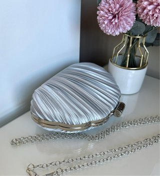 Bolso de fiesta plateado para invitada