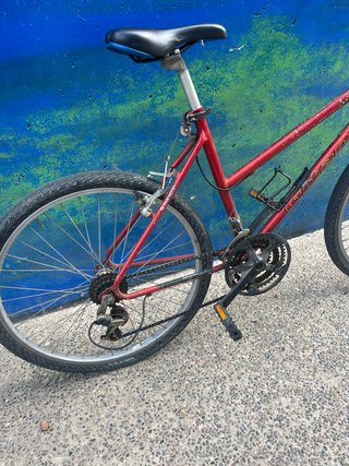 Bicicleta de paseo roja