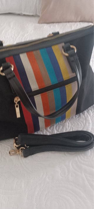 Bolso negro con rayas multicolor
