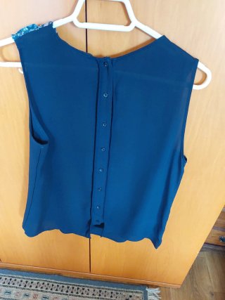 Blusa Zara azul con detalle floral