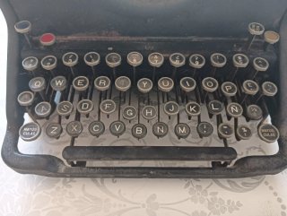 Máquina de escribir antigua