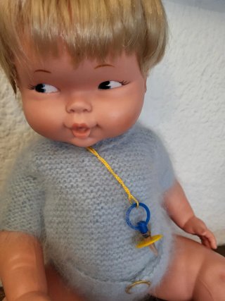 Muñeco Tichu Famosa Bebé