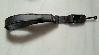 Correa de mano ajustable para cámara negra