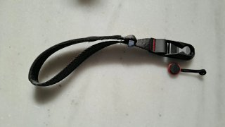 Correa de mano ajustable para cámara negra