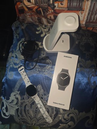 Reloj Samsung Galaxy Watch 8 con accesorios
