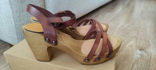 Sandalias VAS de cuero marrón y beige