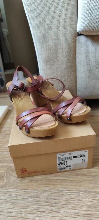 Sandalias VAS de cuero marrón y beige
